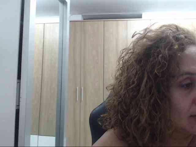 RoxanaMilf webcam
