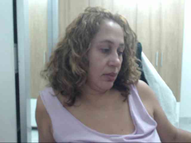 RoxanaMilf webcam