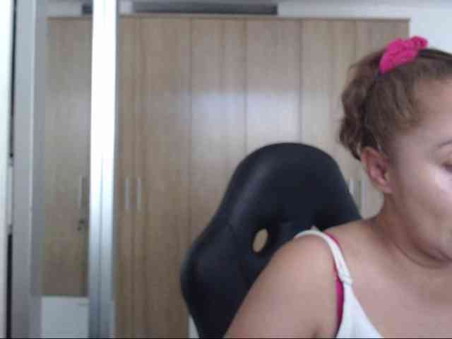 RoxanaMilf webcam