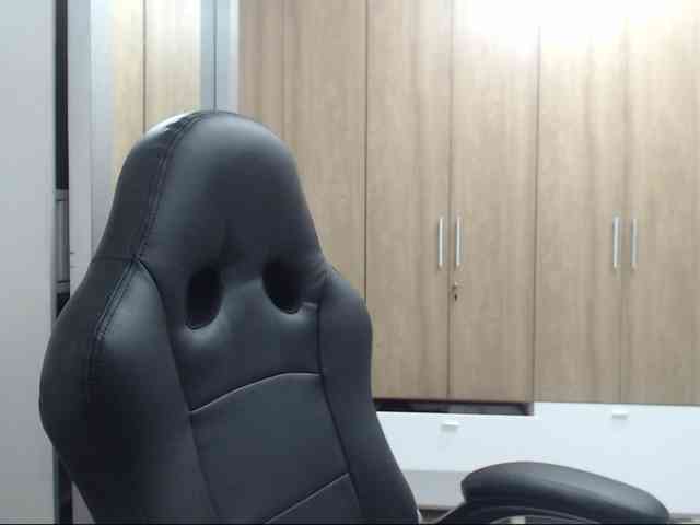 RoxanaMilf webcam
