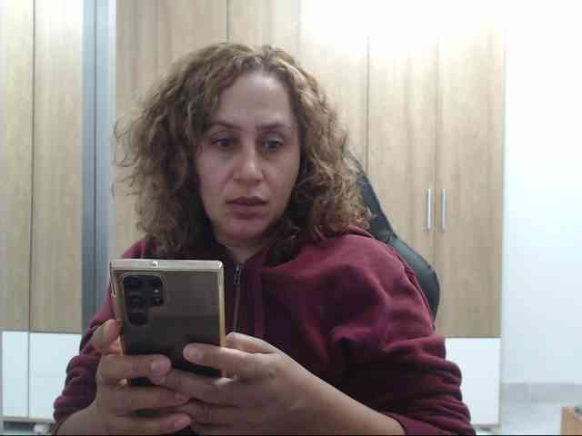 RoxanaMilf webcam