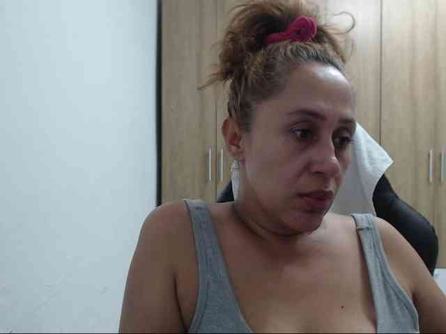 RoxanaMilf webcam
