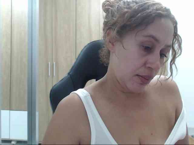 RoxanaMilf webcam