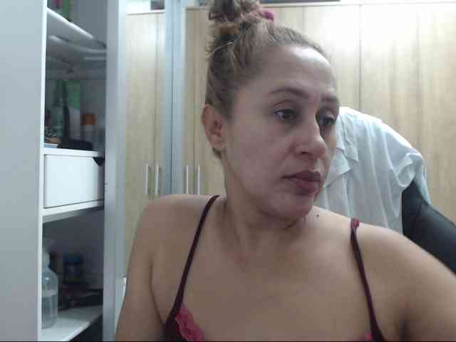 RoxanaMilf webcam
