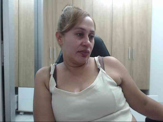 RoxanaMilf webcam