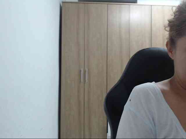 RoxanaMilf webcam