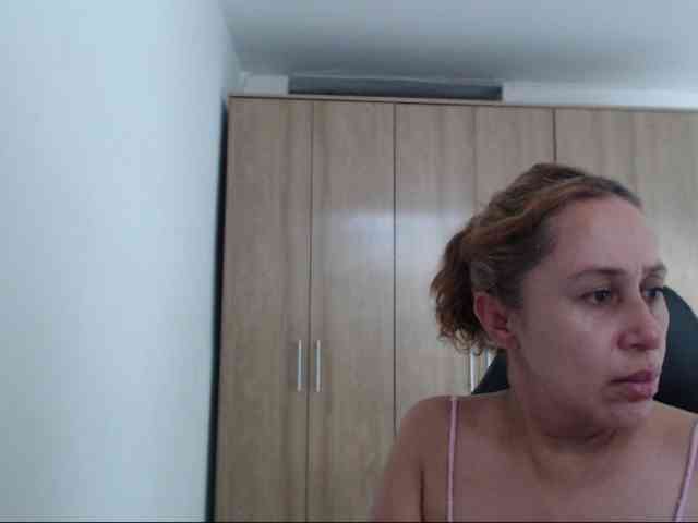 RoxanaMilf webcam