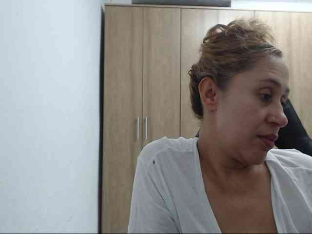 RoxanaMilf webcam