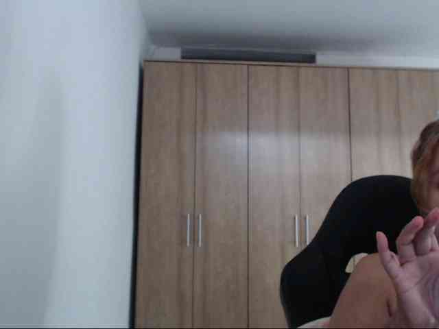 RoxanaMilf webcam