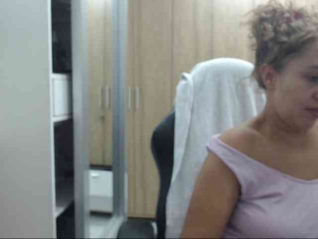 RoxanaMilf webcam