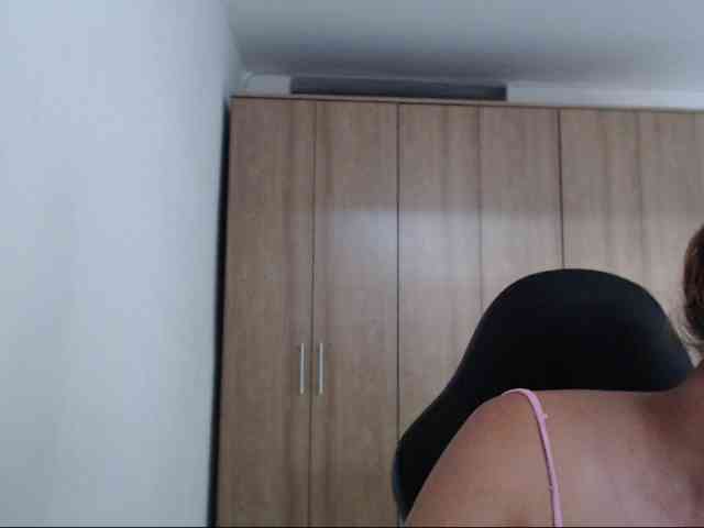 RoxanaMilf webcam