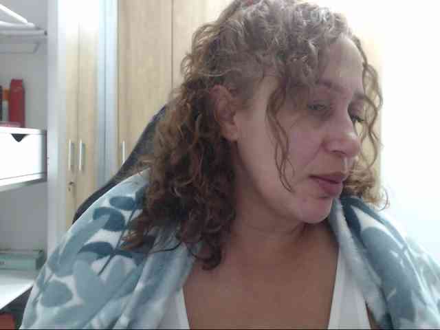 RoxanaMilf webcam