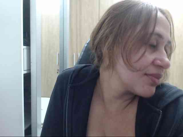 RoxanaMilf webcam