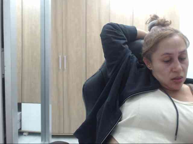 RoxanaMilf webcam