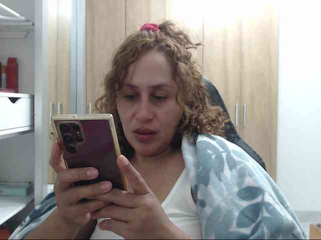 RoxanaMilf webcam