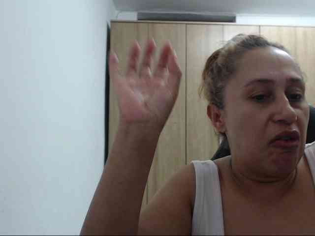 RoxanaMilf webcam