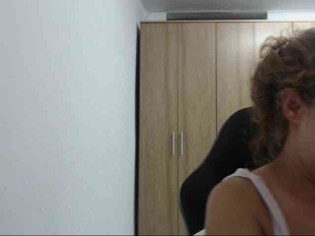 RoxanaMilf webcam