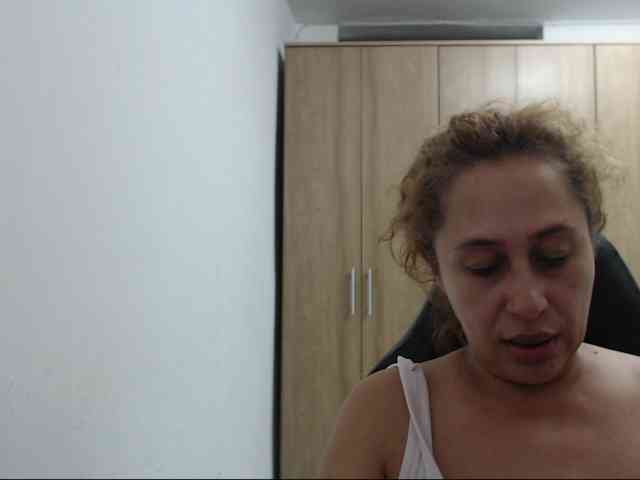 RoxanaMilf webcam