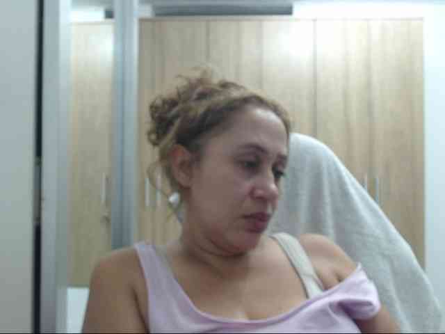 RoxanaMilf webcam