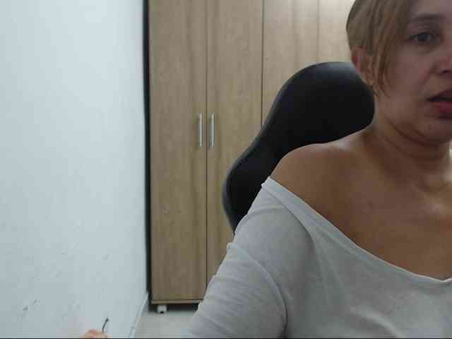 RoxanaMilf webcam