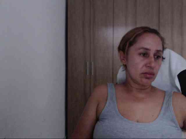 RoxanaMilf webcam