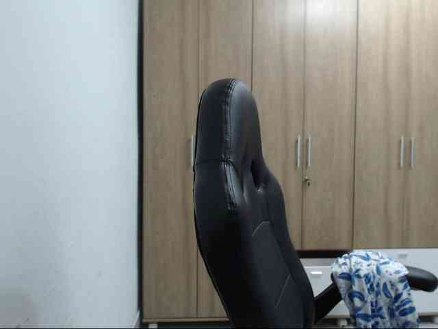 RoxanaMilf webcam