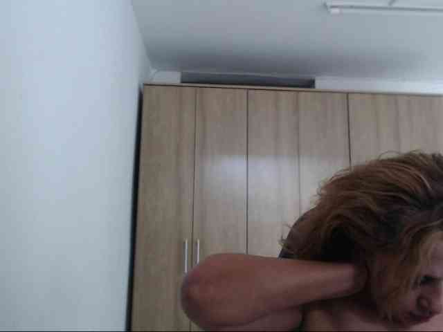 RoxanaMilf webcam