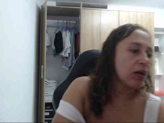 RoxanaMilf webcam