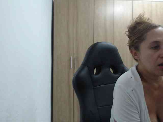 RoxanaMilf webcam