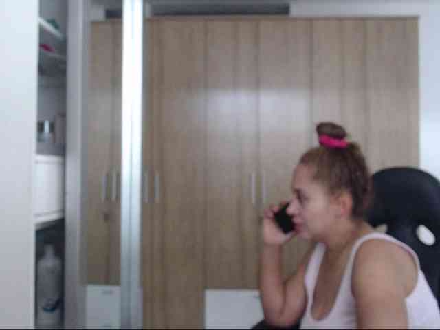 RoxanaMilf webcam