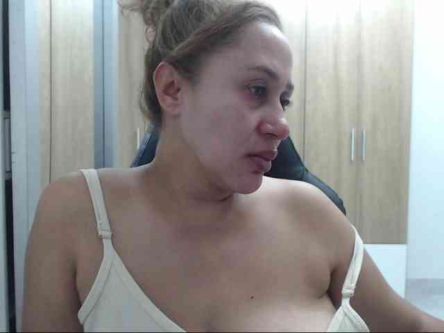 RoxanaMilf webcam