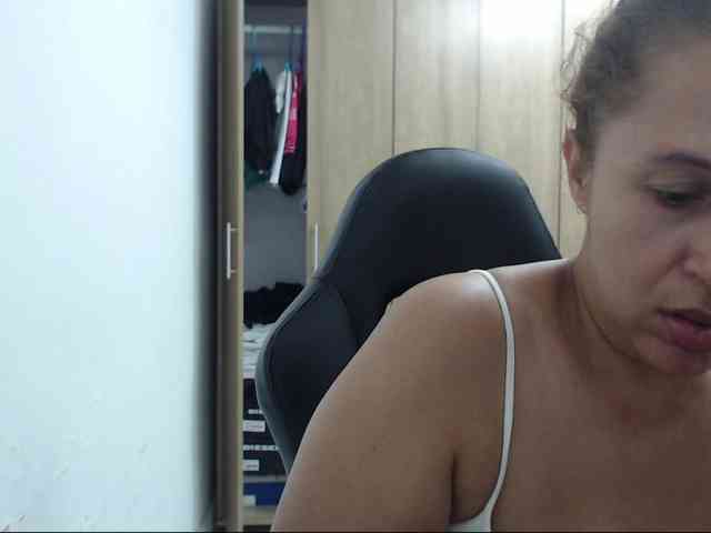 RoxanaMilf webcam