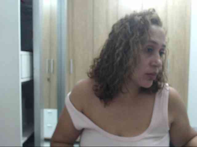 RoxanaMilf webcam