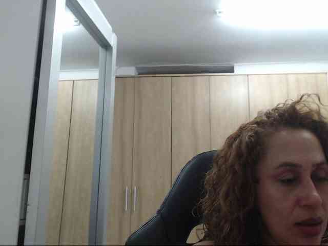 RoxanaMilf webcam