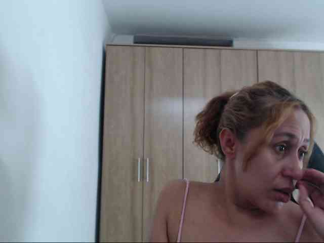 RoxanaMilf webcam