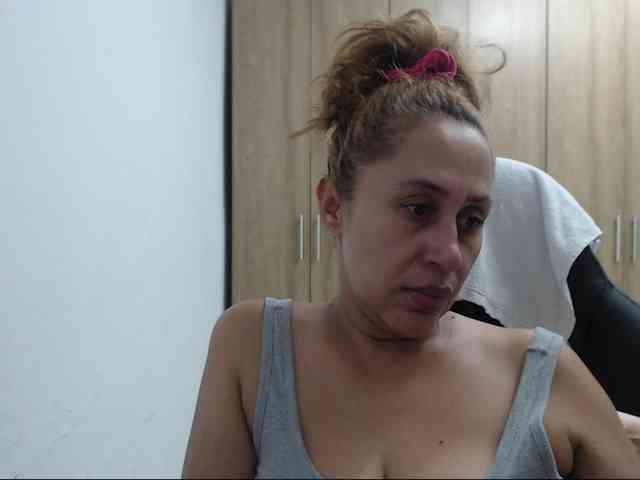 RoxanaMilf webcam