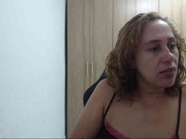 RoxanaMilf webcam