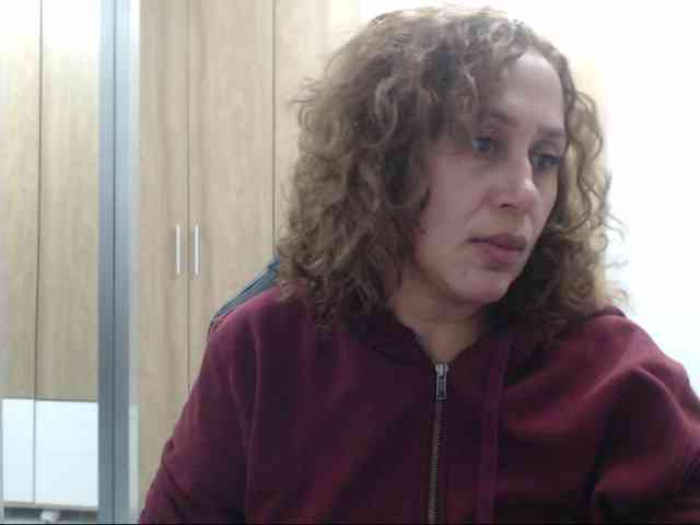 RoxanaMilf webcam