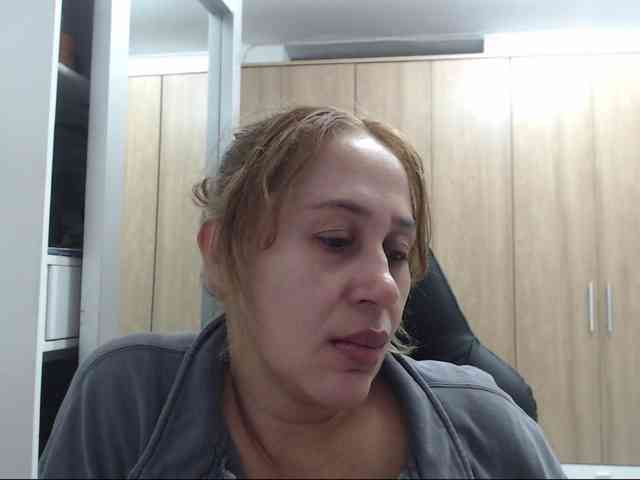RoxanaMilf webcam
