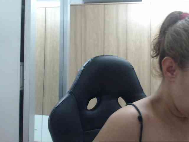 RoxanaMilf webcam