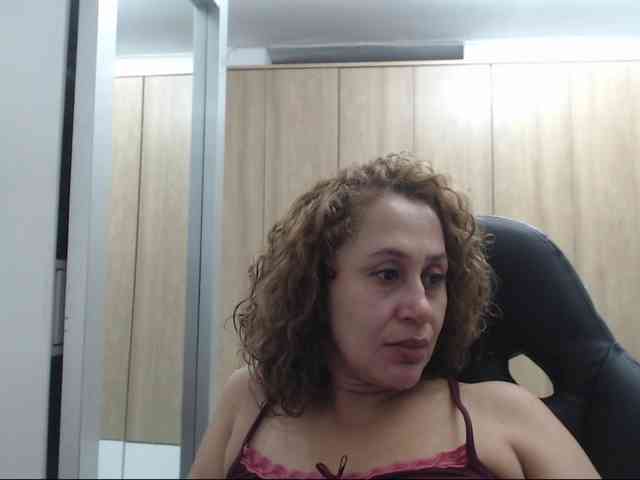 RoxanaMilf webcam
