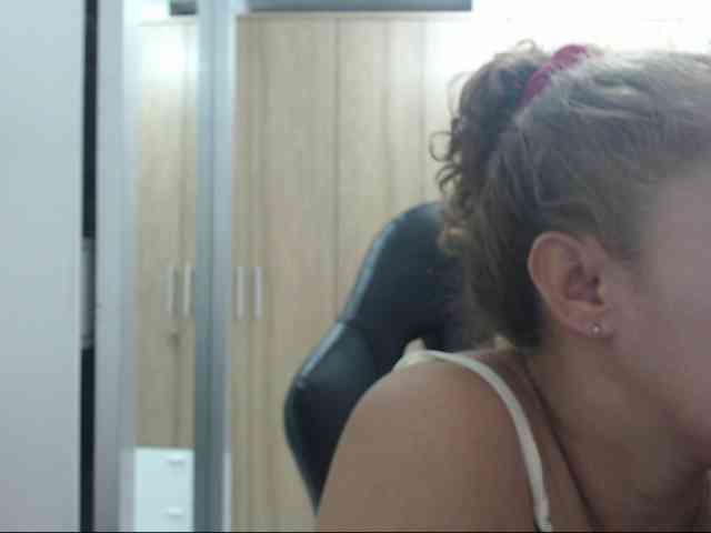 RoxanaMilf webcam
