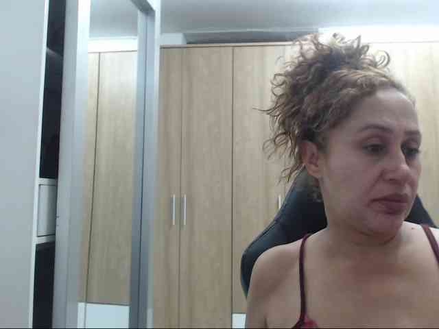 RoxanaMilf webcam