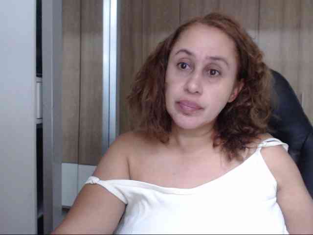 RoxanaMilf webcam