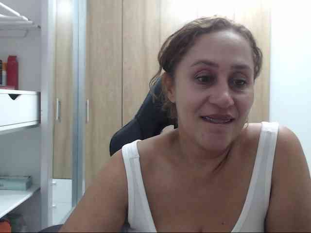 RoxanaMilf webcam