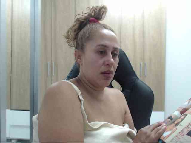 RoxanaMilf webcam