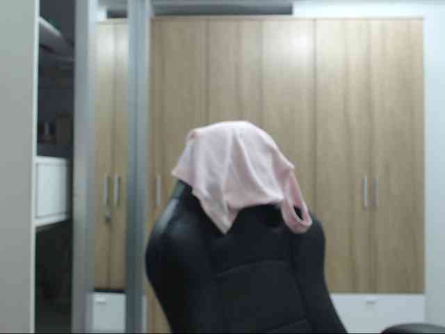 RoxanaMilf webcam