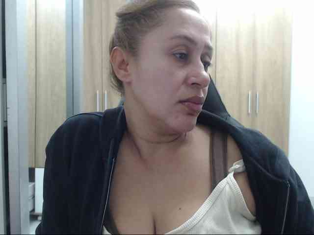 RoxanaMilf webcam