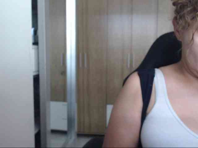 RoxanaMilf webcam