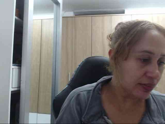 RoxanaMilf webcam